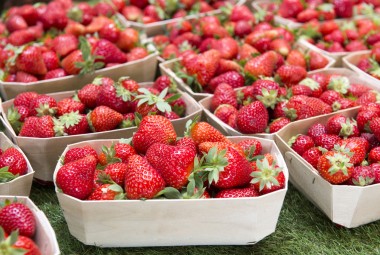 Le meilleur de produits du terroir. Barquettes de framboises.